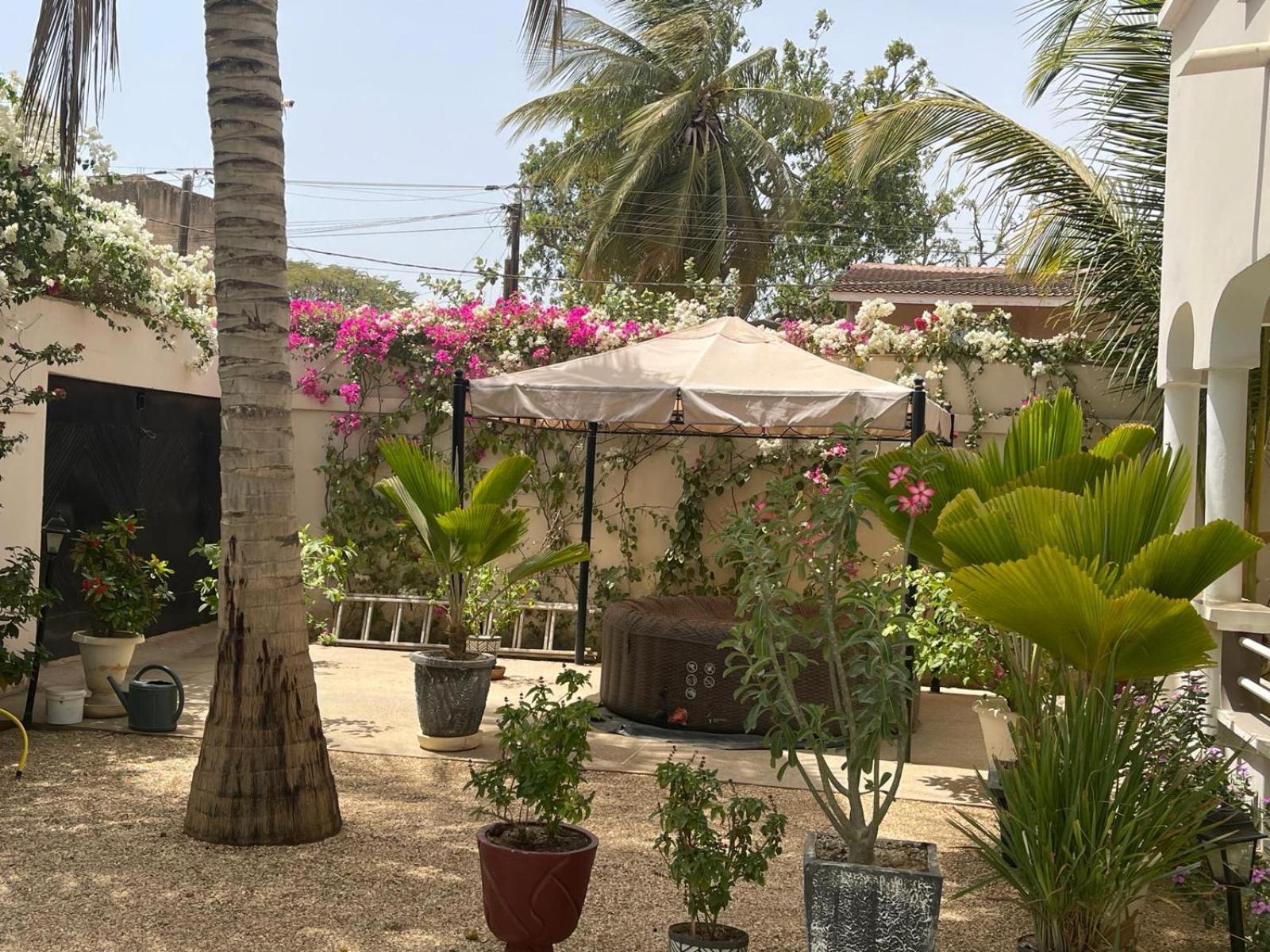 Villa Ngore Saly Buitenkant foto
